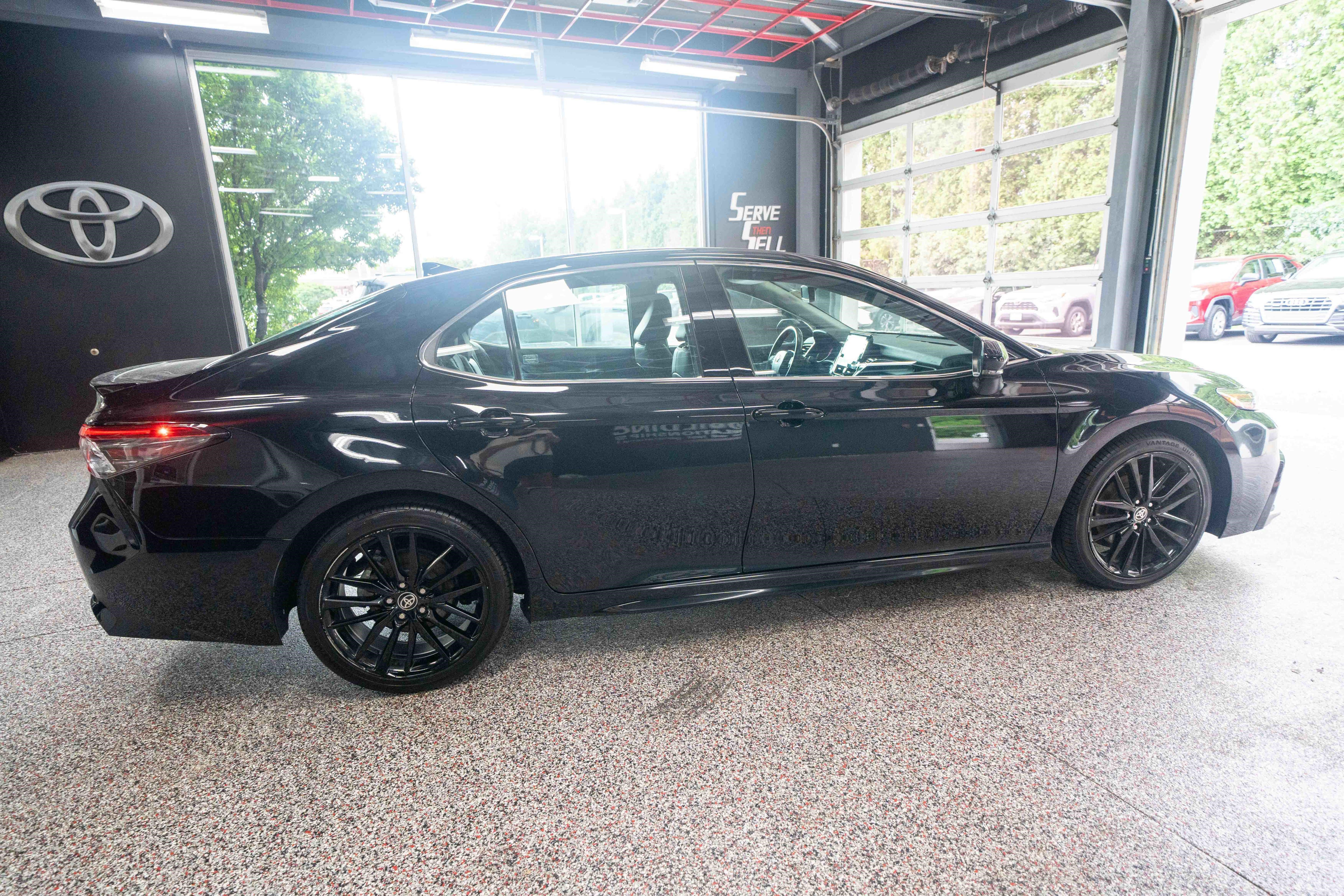 Used 2024 Toyota Camry XSE FWD image 4