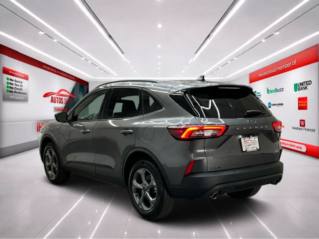 Used 2025 Ford Escape ST-Line w/ Cold Weather Package AWD/4WD image 5