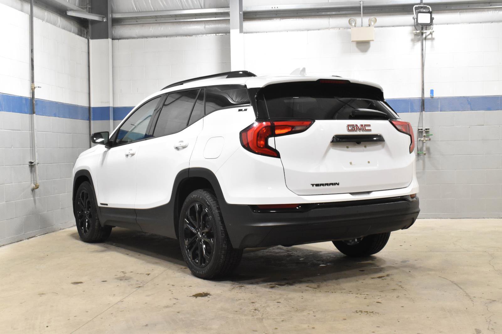 Used 2020 GMC Terrain SLE w/ Elevation Edition FWD image 22