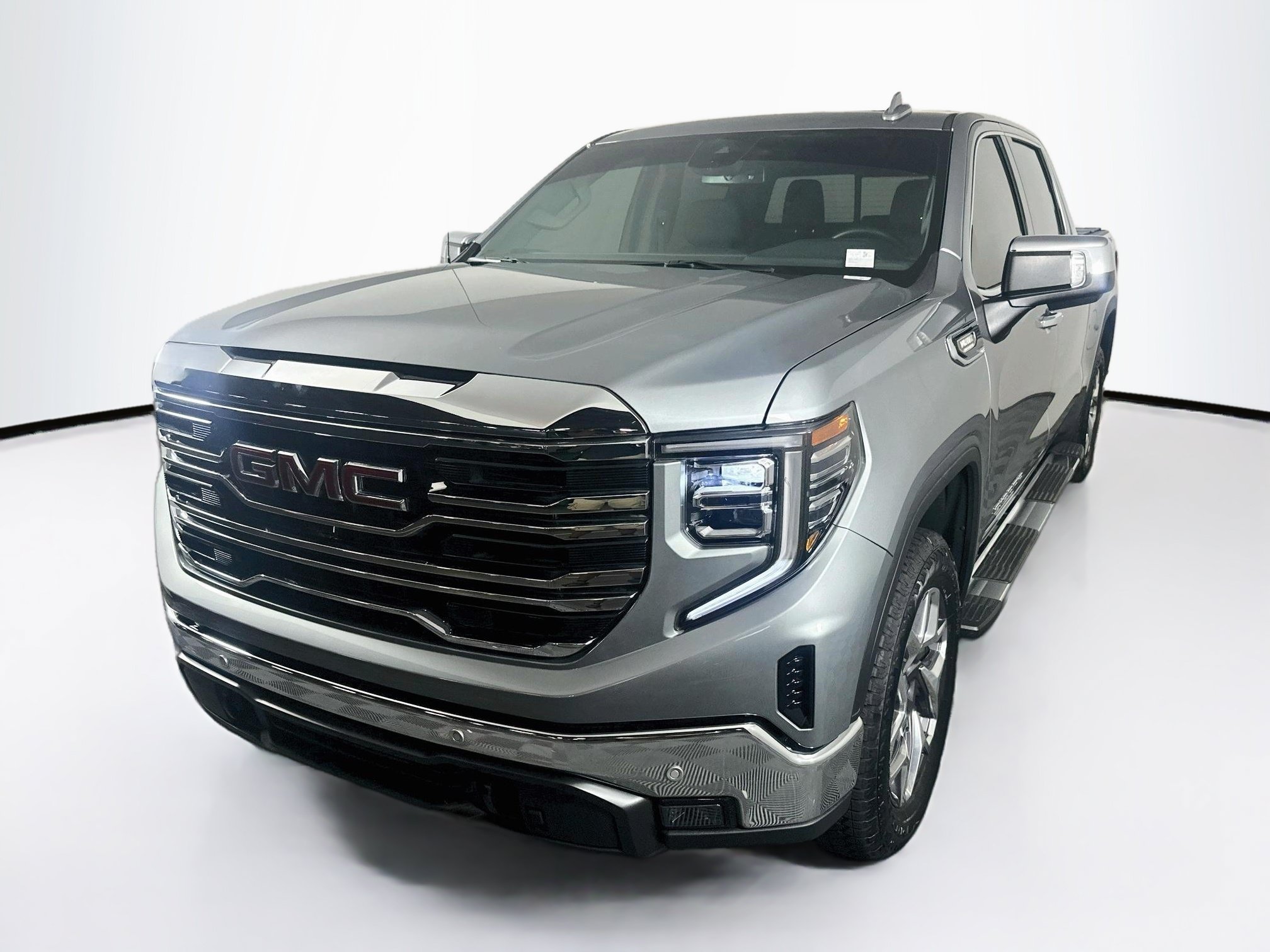 Used 2025 GMC Sierra 1500 SLT w/ SLT Premium Plus Package AWD/4WD image 3
