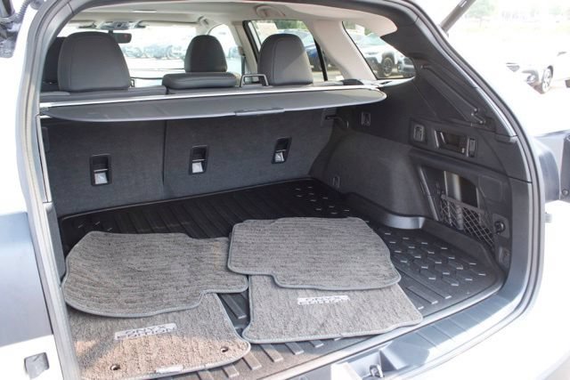 Used 2025 Subaru Outback Onyx Edition AWD/4WD image 6
