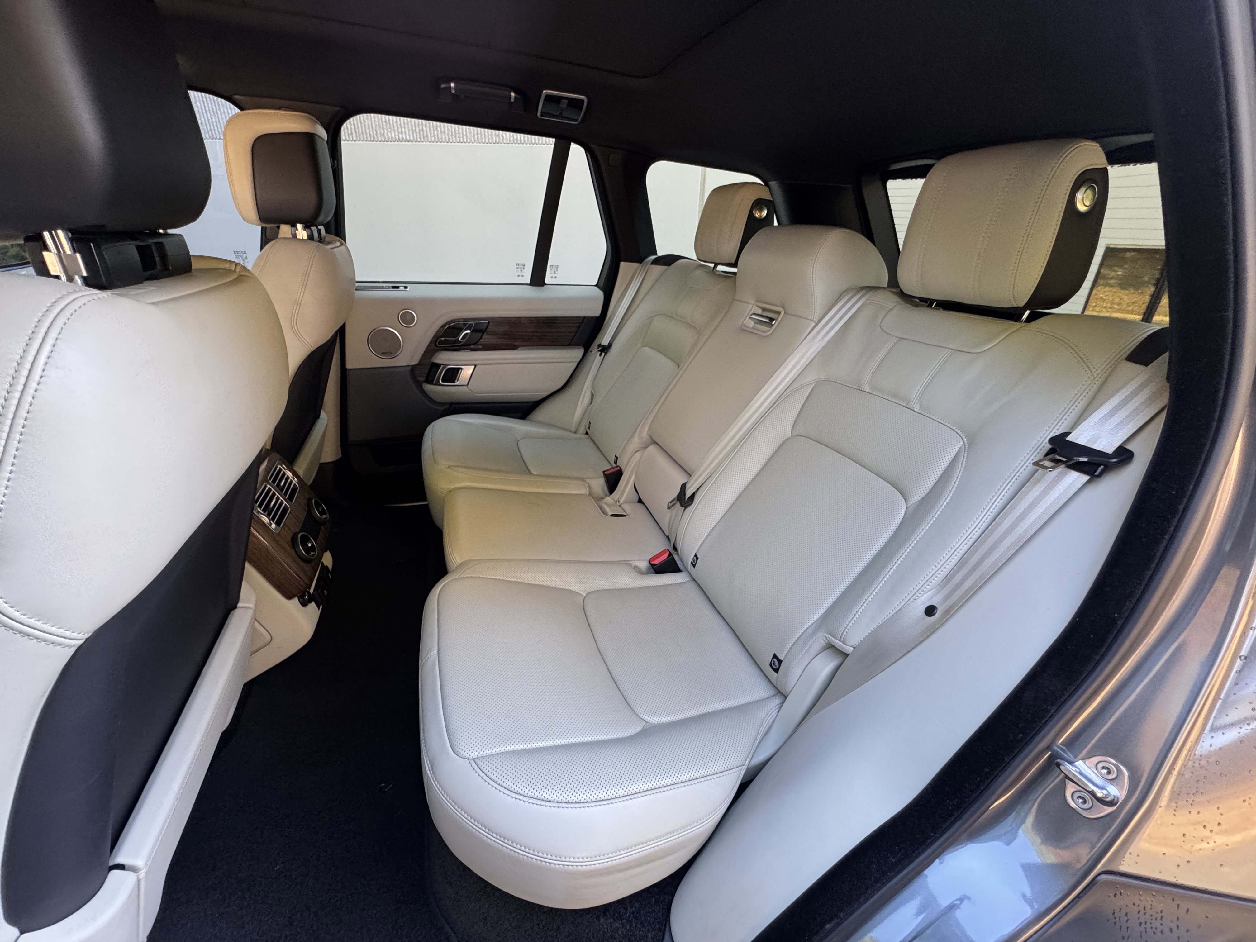 Used 2018 Land Rover Range Rover HSE image 30