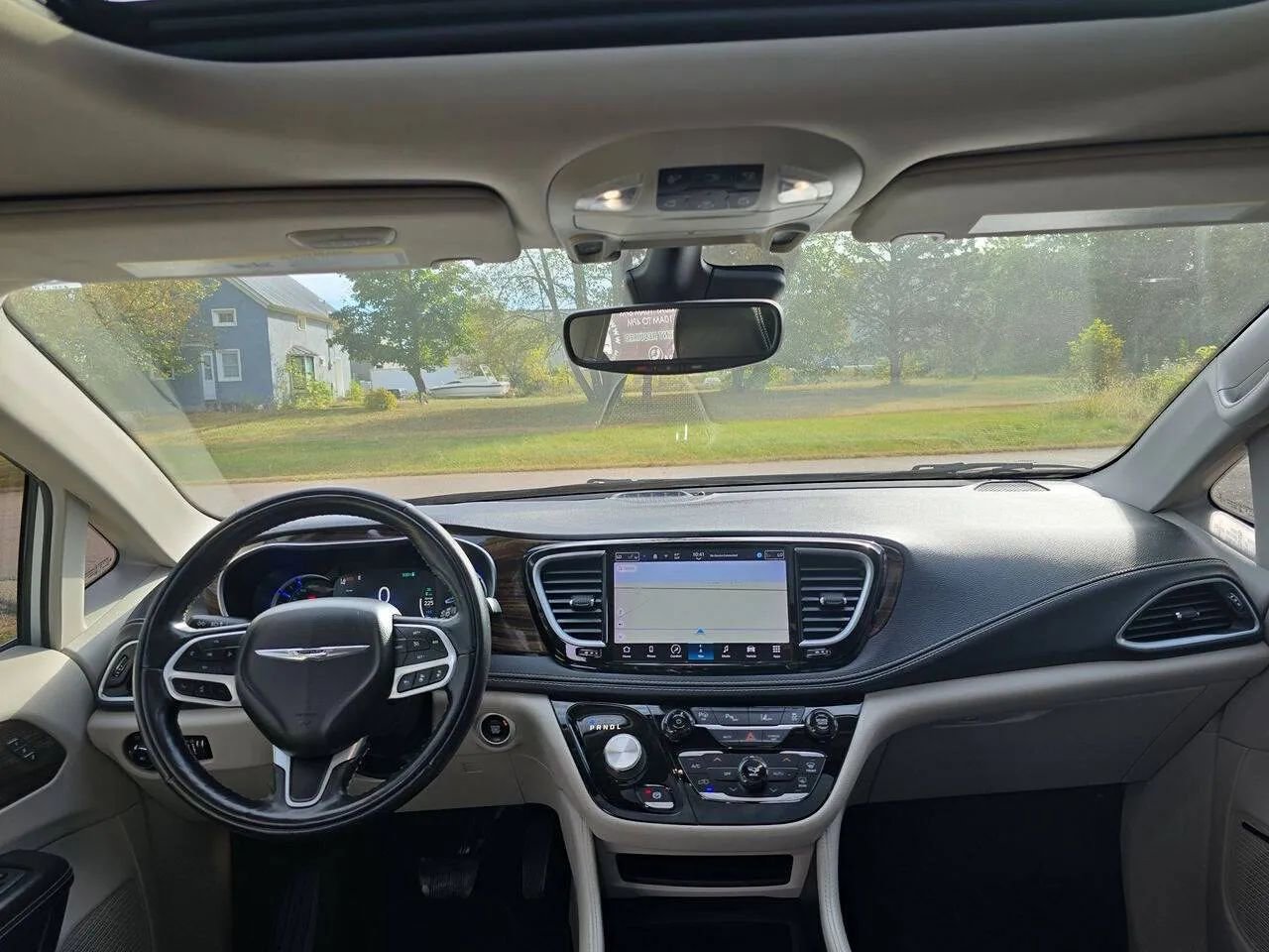 Used 2022 Chrysler Pacifica Limited FWD image 22
