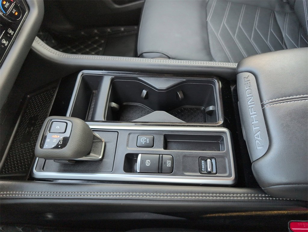 Used 2024 Nissan Pathfinder Platinum image 26
