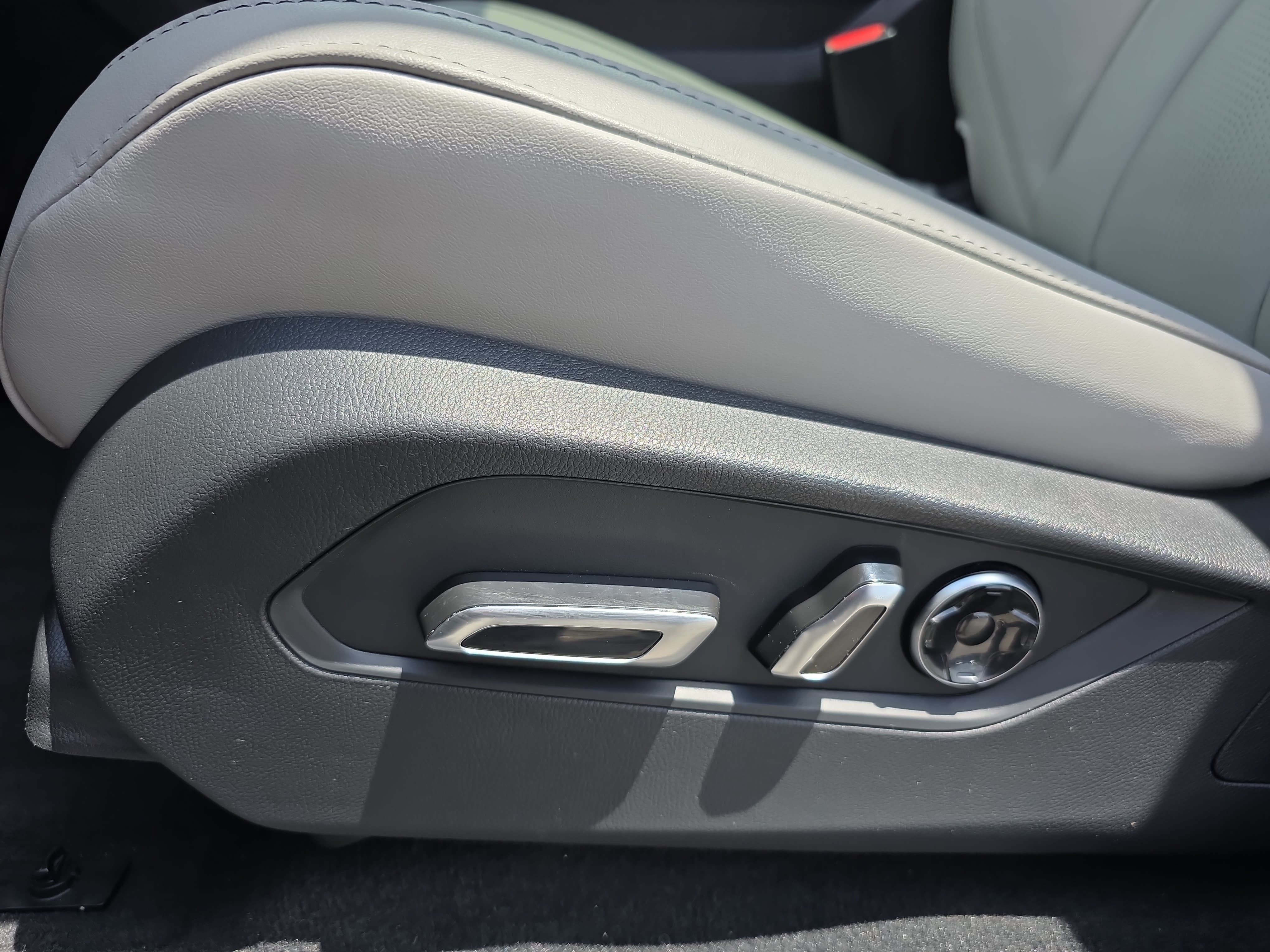 Certified 2025 Acura MDX SH-AWD w/ Technology Package image 29