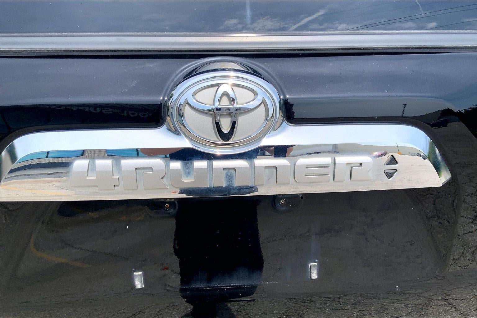 Used 2018 Toyota 4Runner Limited AWD/4WD image 31