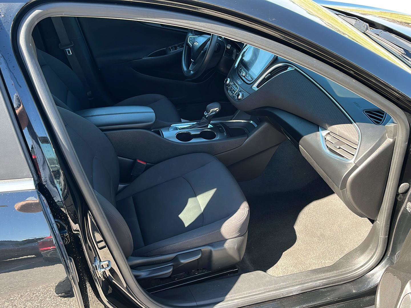 Used 2021 Chevrolet Malibu LT image 9