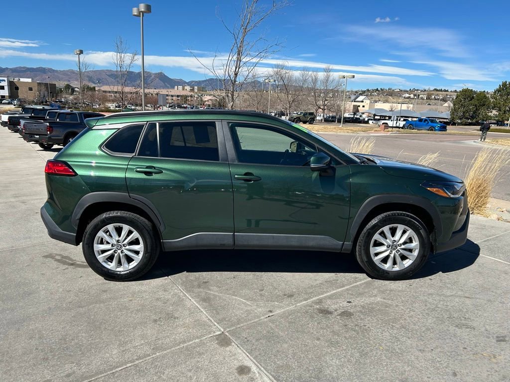 Used 2024 Toyota Corolla Cross LE image 9