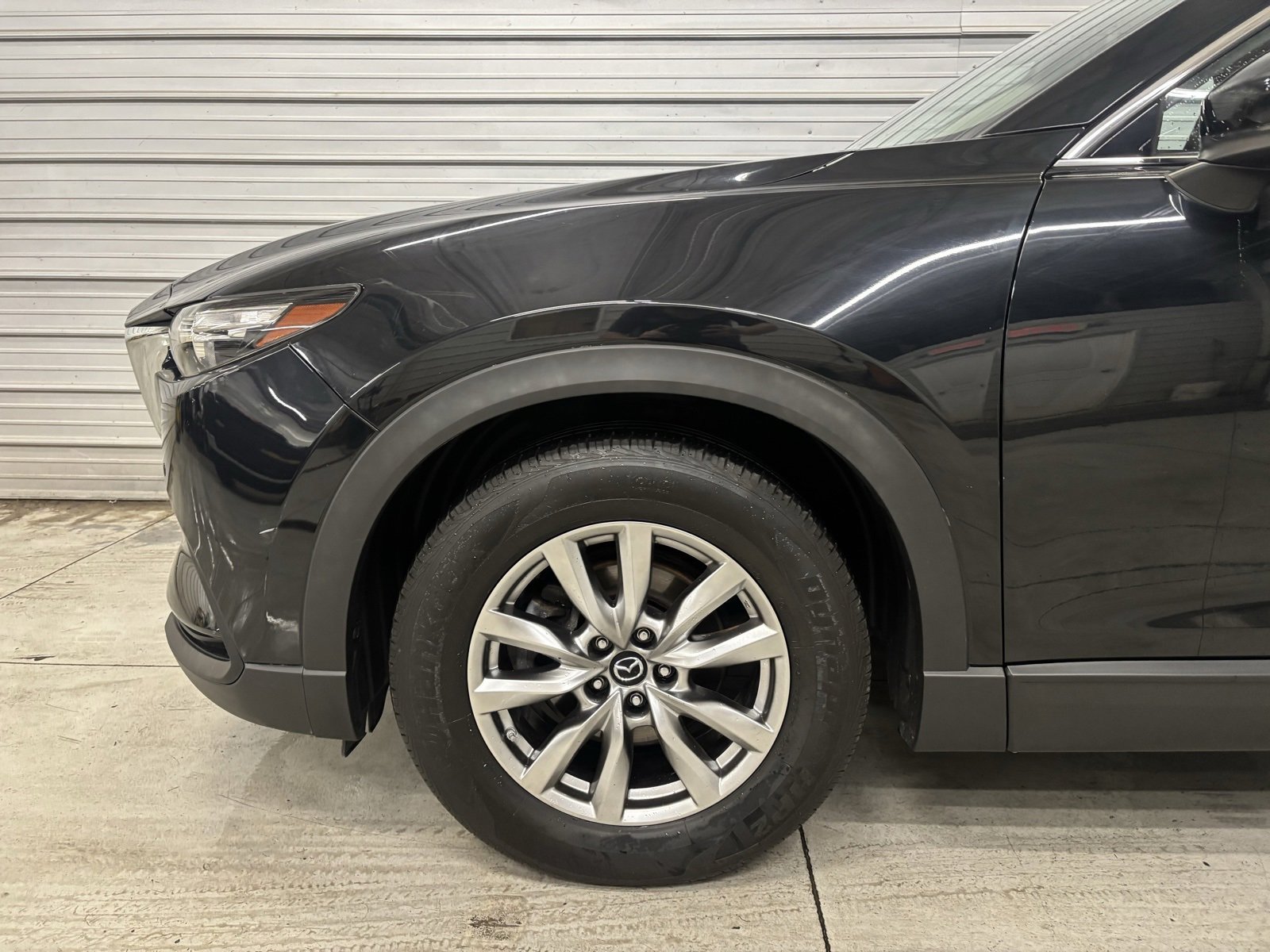 Used 2018 MAZDA CX-9 Touring w/ Touring Premium Package image 4