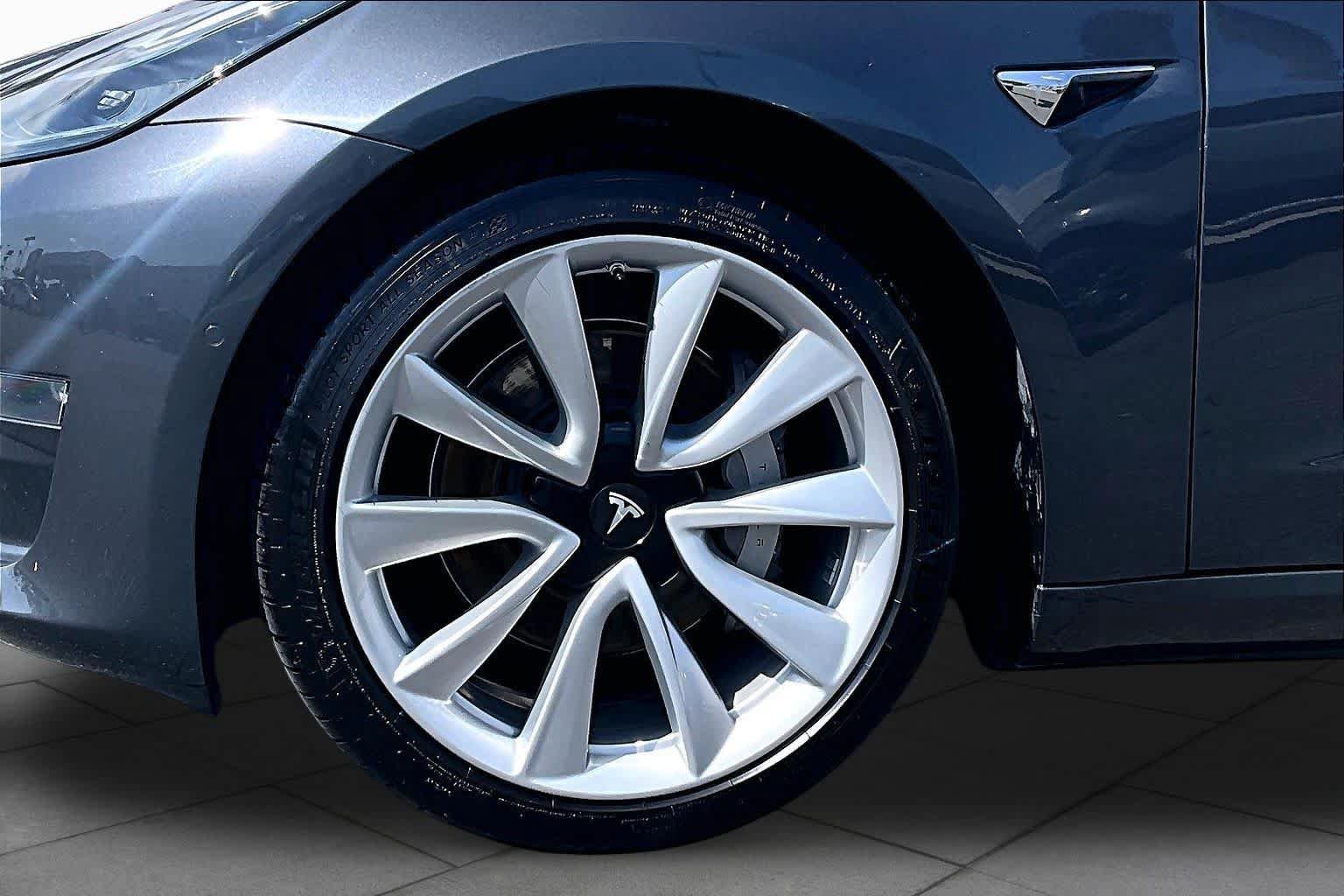Used 2018 Tesla Model 3 Long Range RWD image 10