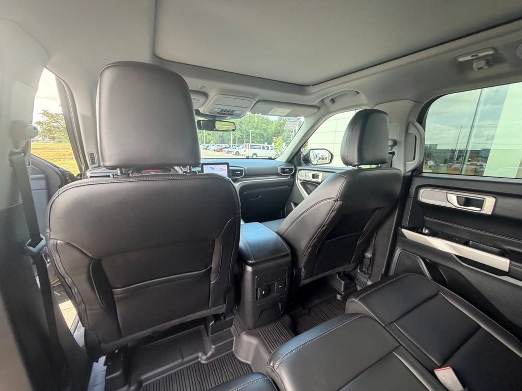 Used 2024 Ford Explorer XLT w/ Equipment Group 202A AWD/4WD image 22