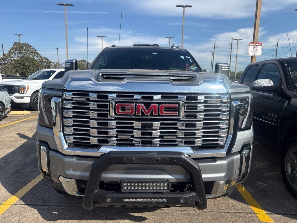 Used 2024 GMC Sierra 3500 Denali w/ Denali Reserve Package AWD/4WD image 2