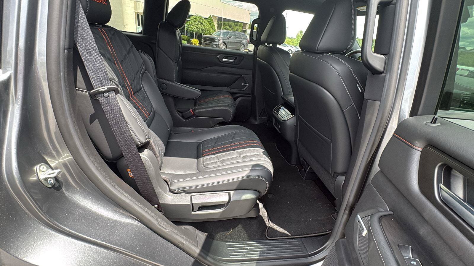 Used 2026 Nissan Armada PRO-4X AWD/4WD image 16
