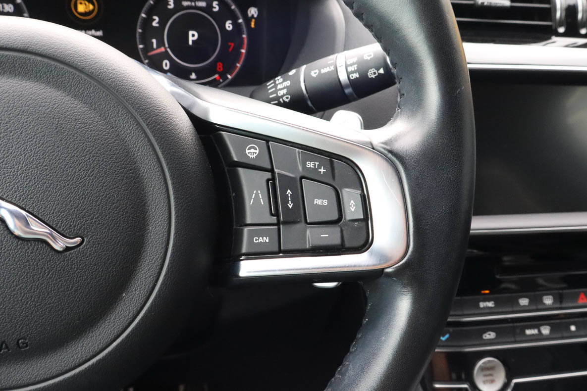 Used 2020 Jaguar F-PACE R-Sport AWD/4WD image 33