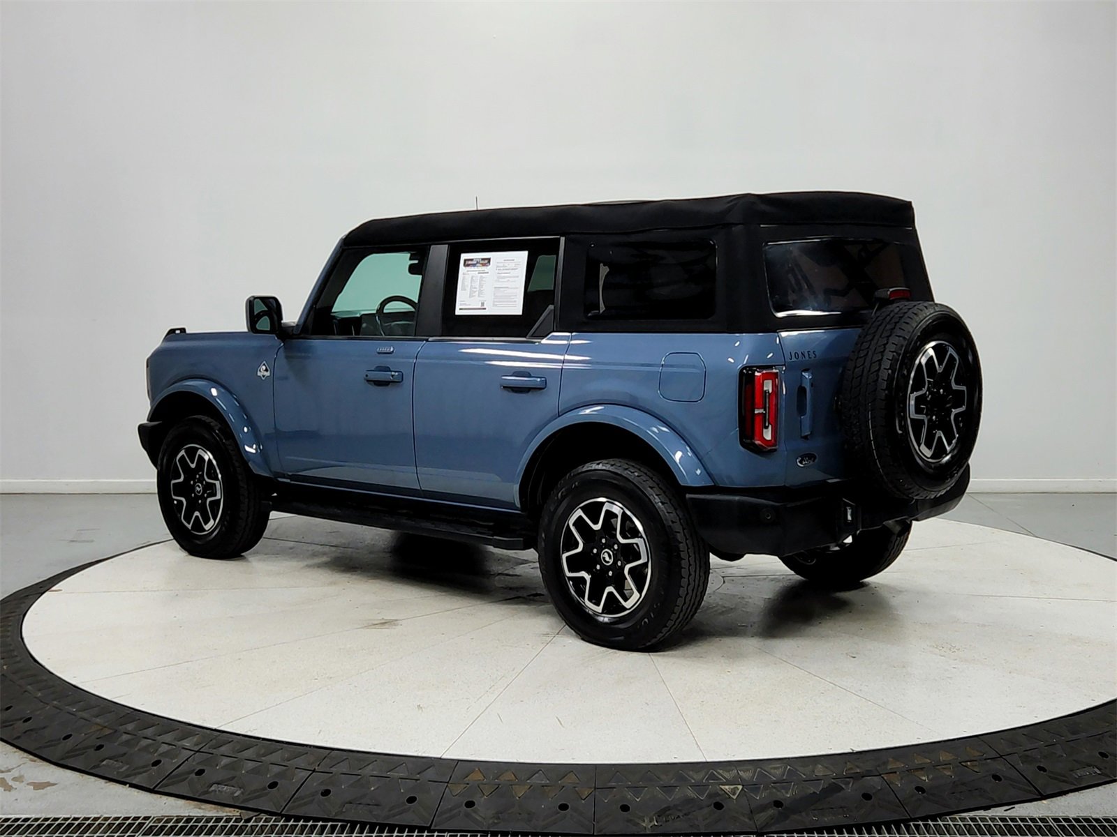 Used 2023 Ford Bronco Outer Banks image 5