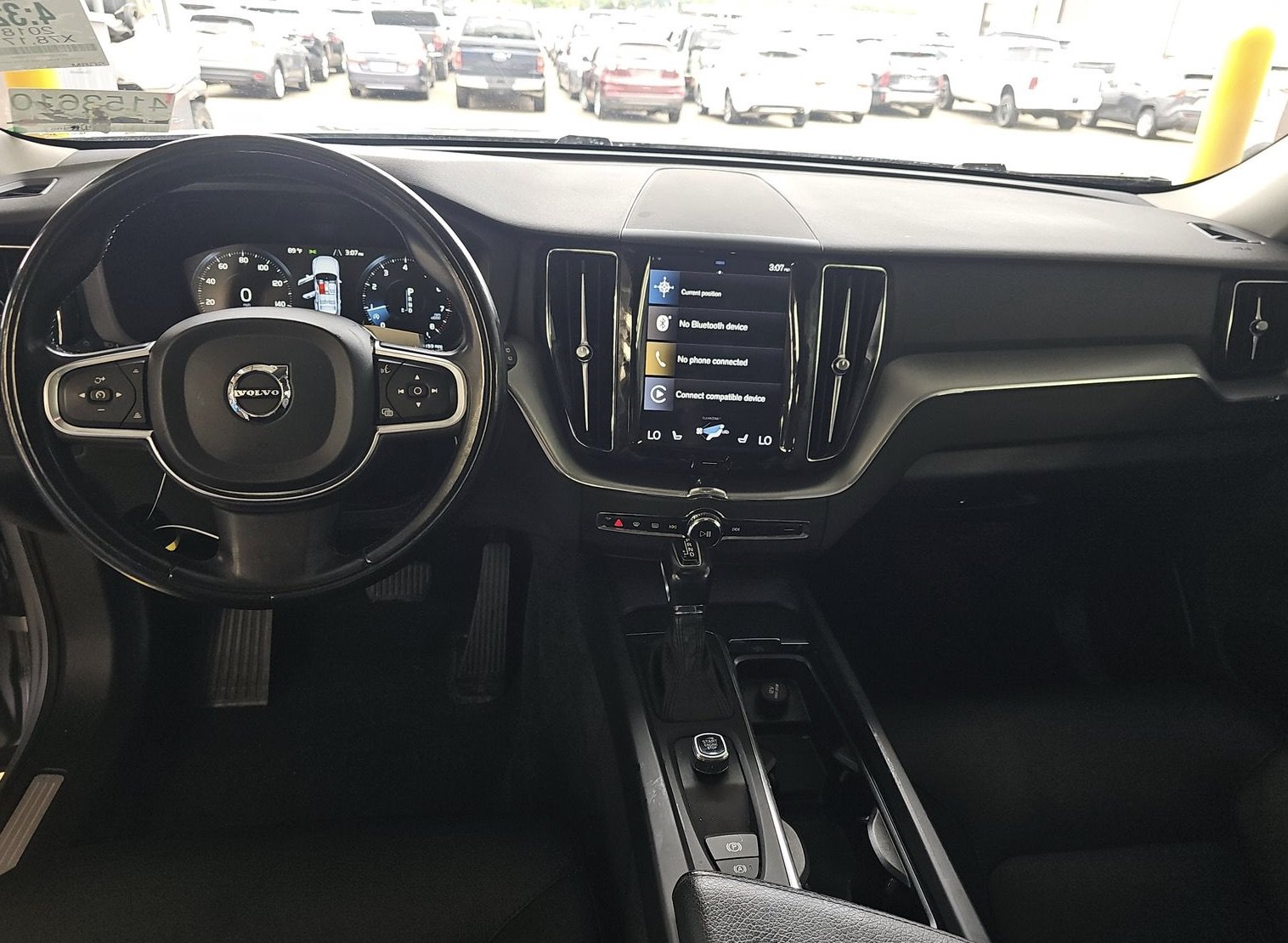 Used 2018 Volvo XC60 T5 Momentum w/ Vision Package AWD/4WD image 6