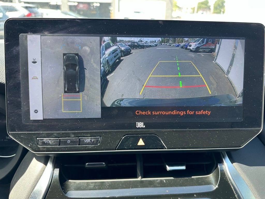 Used 2024 Toyota Venza Limited image 11