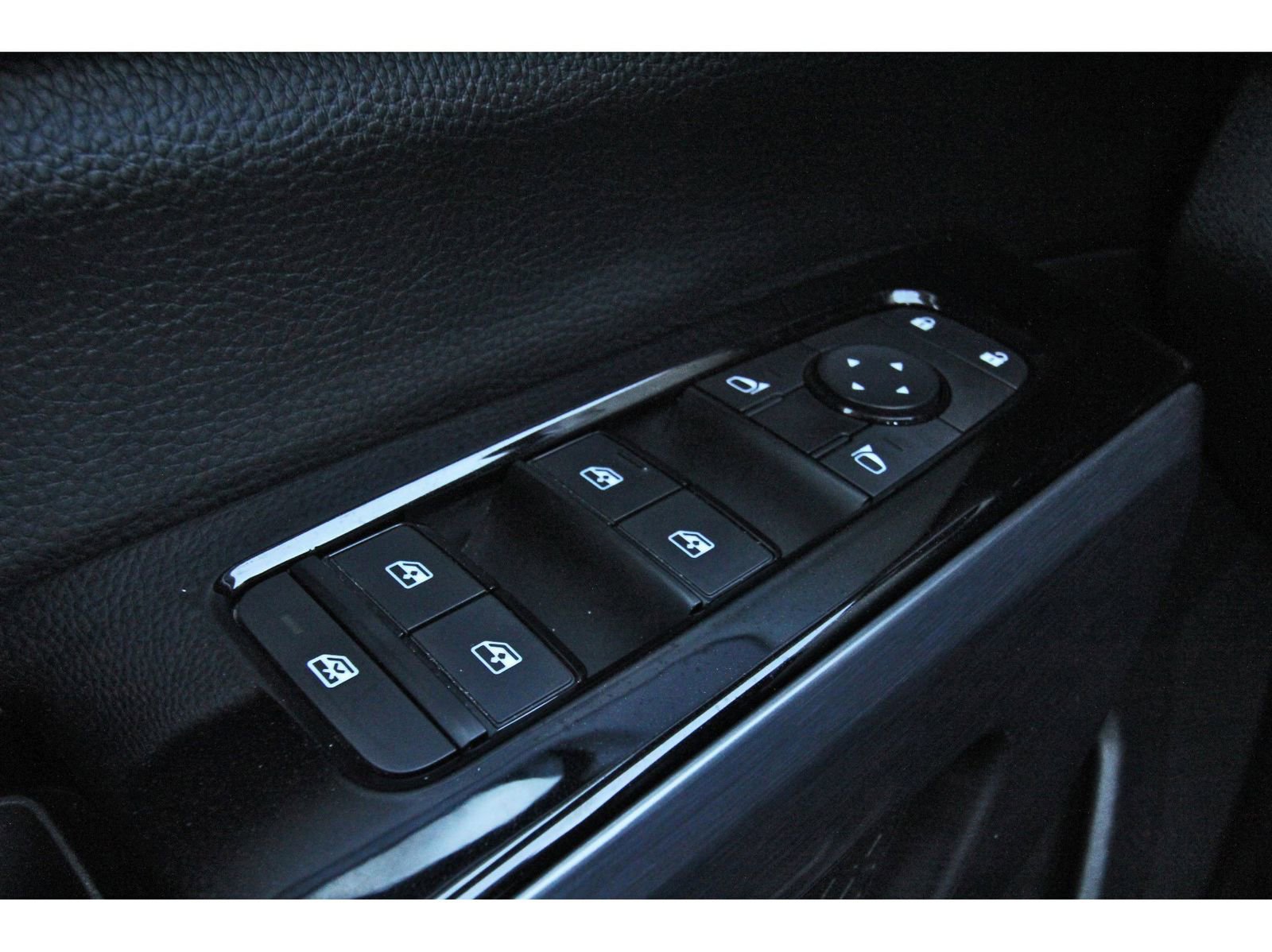 Used 2025 Nissan Pathfinder SL image 24