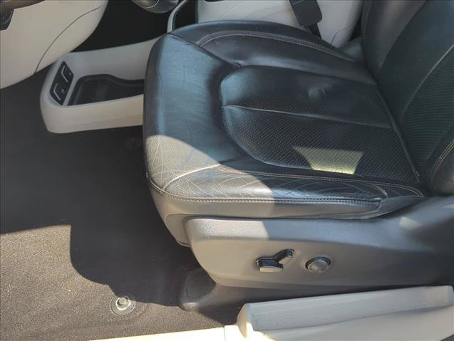 Used 2019 Chrysler Pacifica Touring-L Plus w/ Advanced Safetytec Group FWD image 13