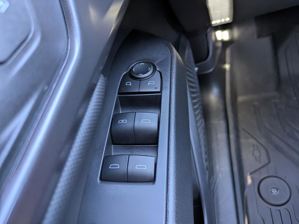 Used 2025 Chevrolet Equinox EV RS FWD image 24