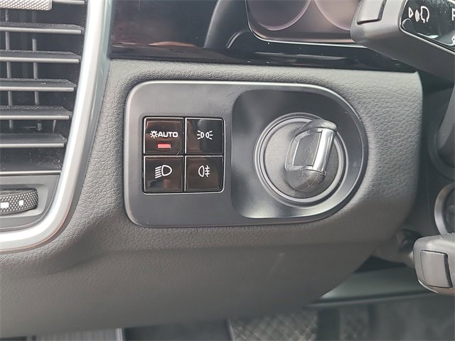 Used 2021 Porsche Cayenne image 21