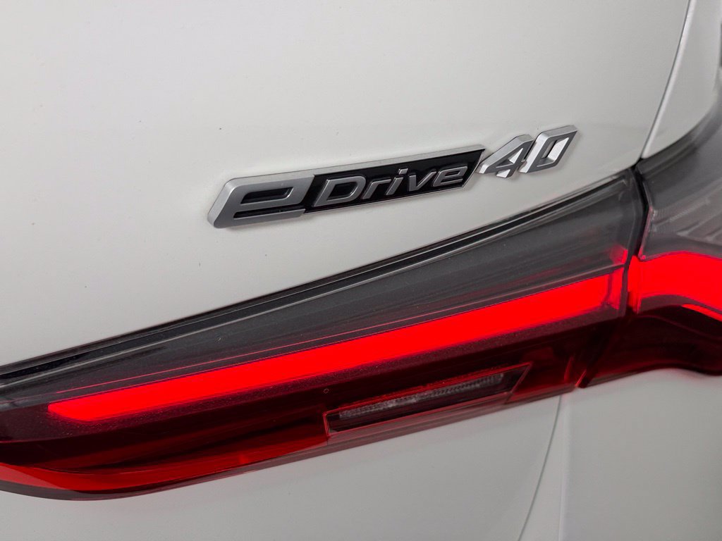 Used 2023 BMW i4 eDrive40 RWD image 11