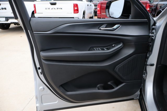 New 2025 Jeep Grand Cherokee Altitude image 8