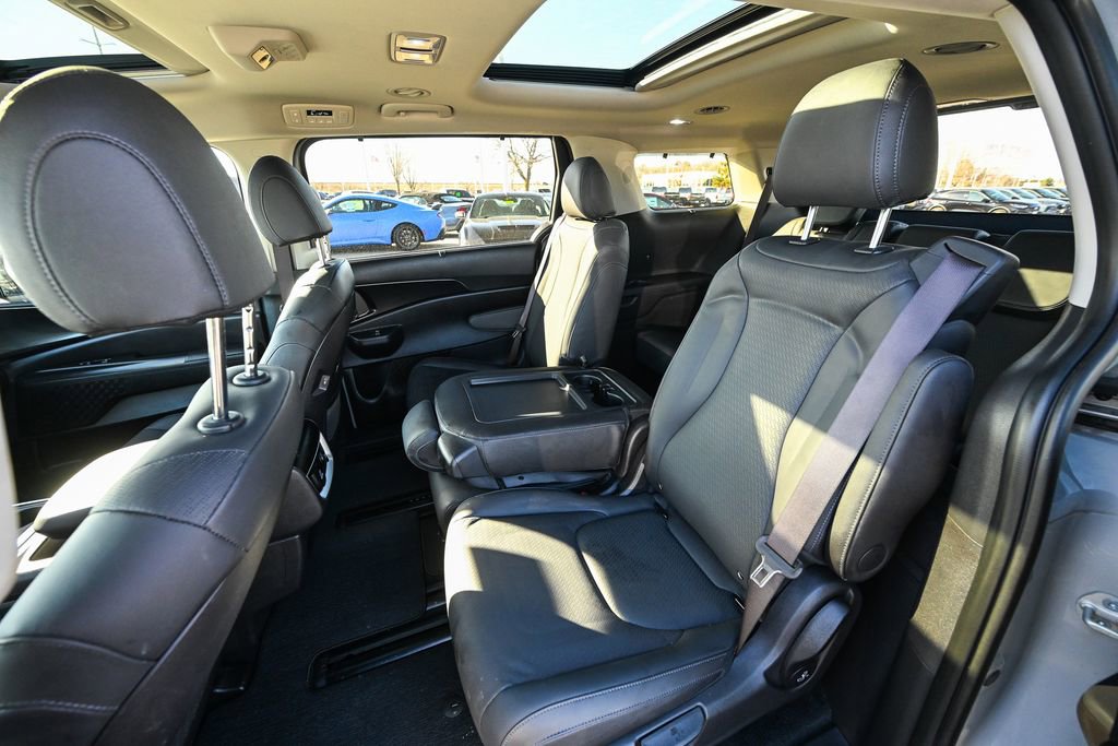 Used 2025 Kia Carnival SX Prestige image 21