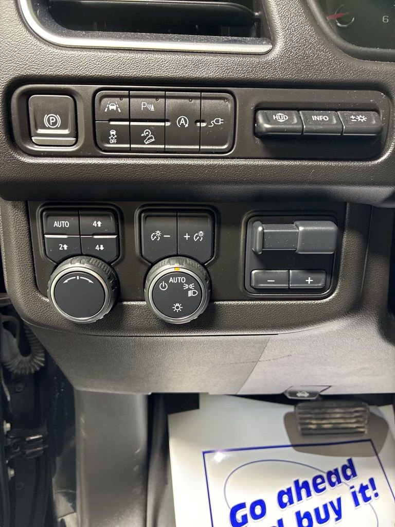 Used 2021 Chevrolet Tahoe Premier w/ Premium Package image 15