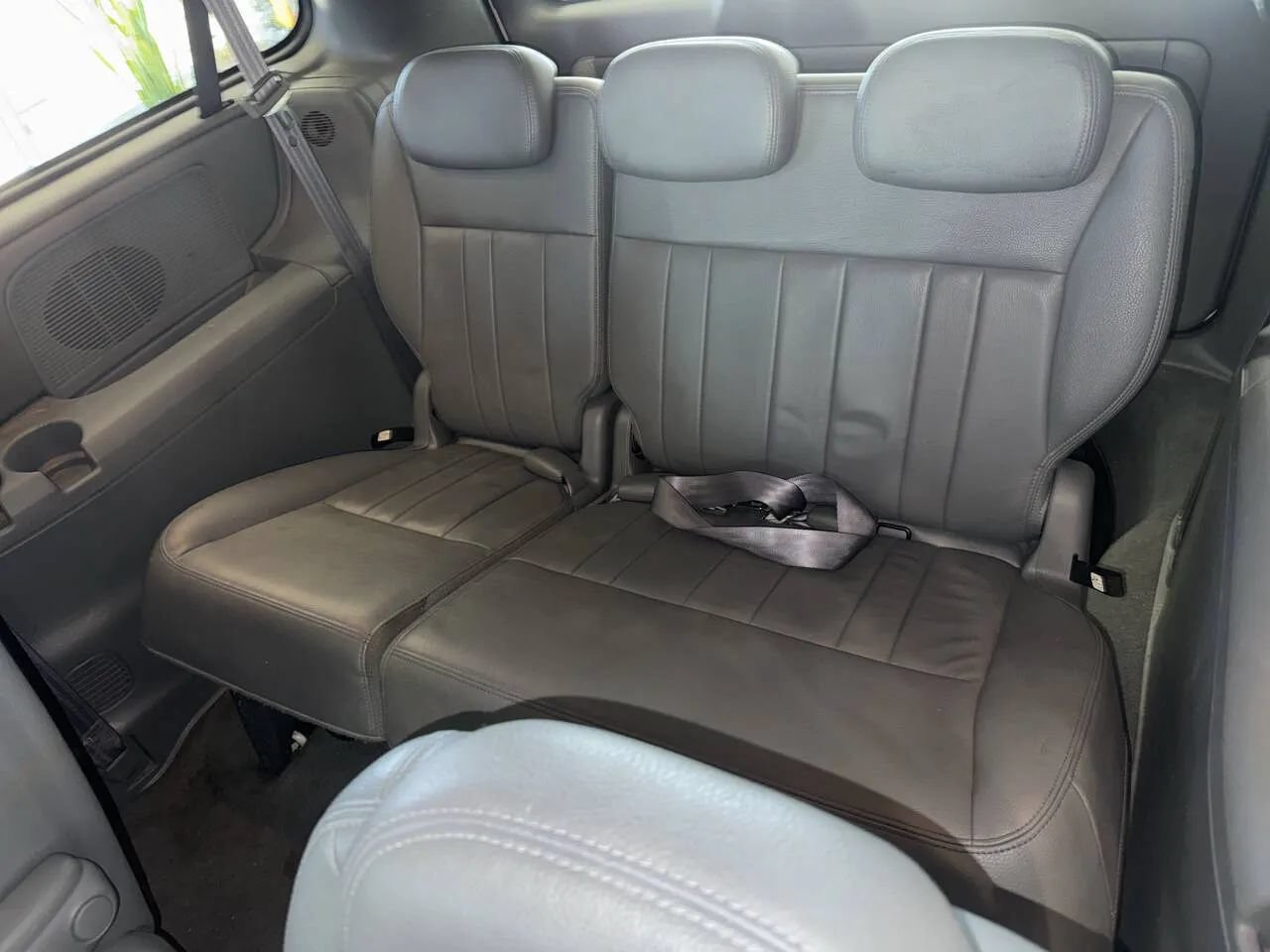 Used 2005 Chrysler Town & Country Touring w/ Luxury Group FWD image 17