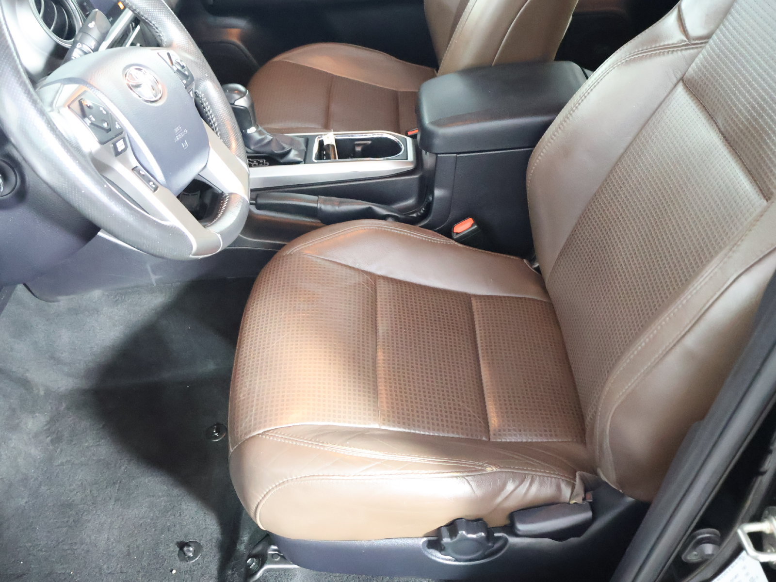 Used 2016 Toyota Tacoma Limited w/ Towing Package AWD/4WD image 24