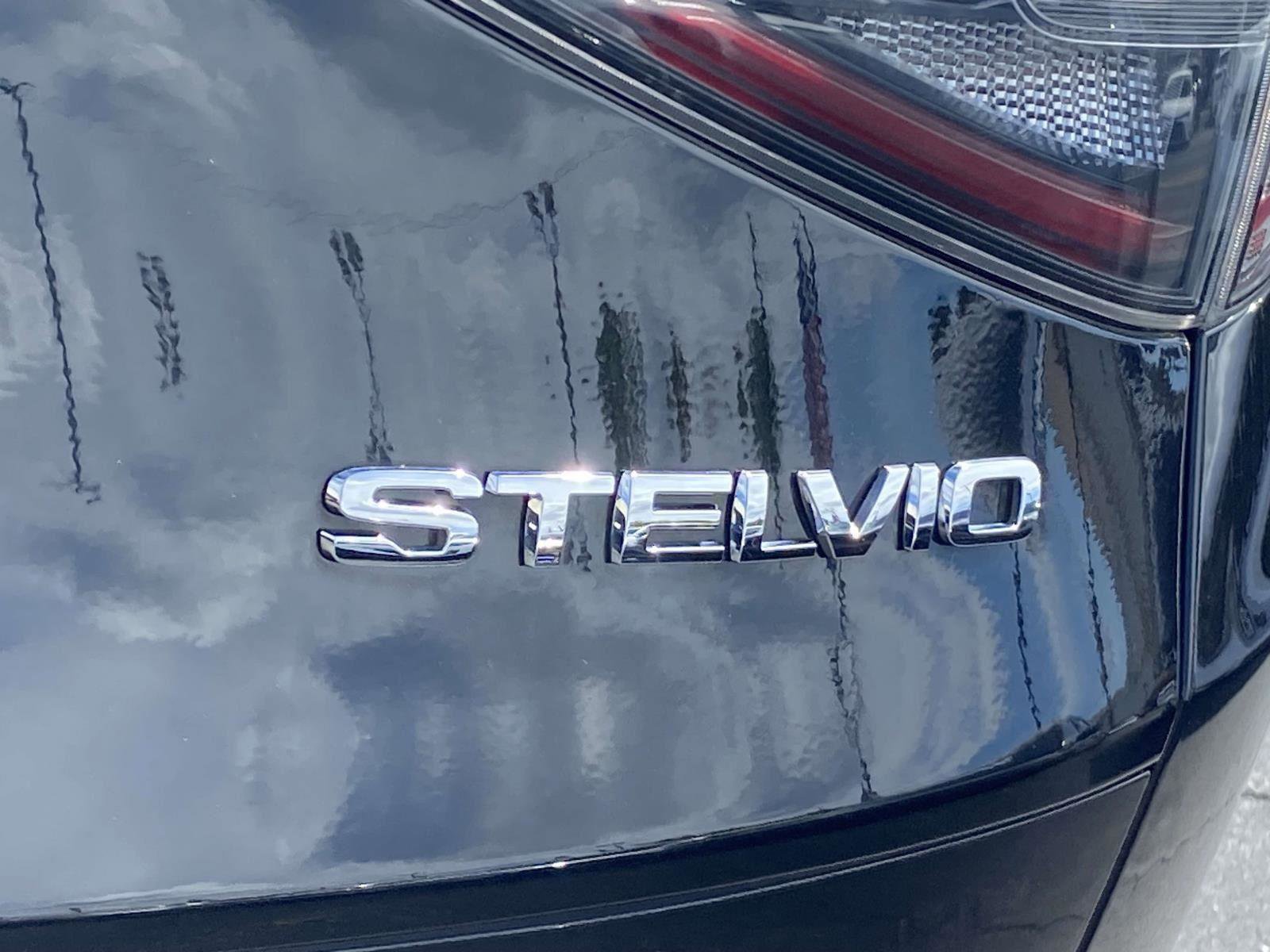 Used 2024 Alfa Romeo Stelvio Ti image 40