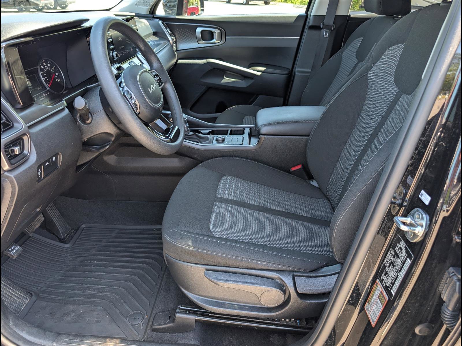 Used 2023 Kia Sorento LX image 15