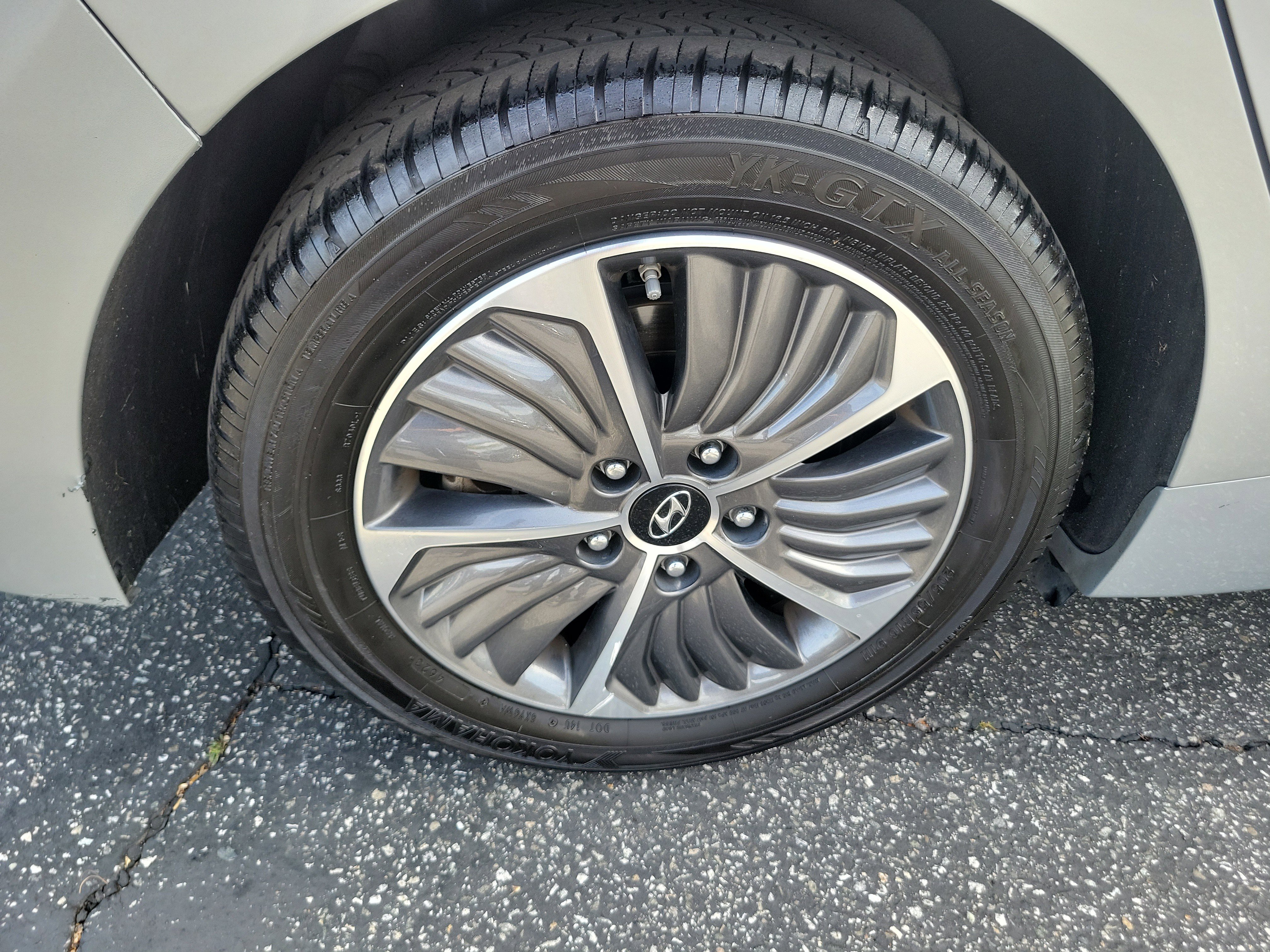 Used 2022 Hyundai Ioniq SE FWD image 28