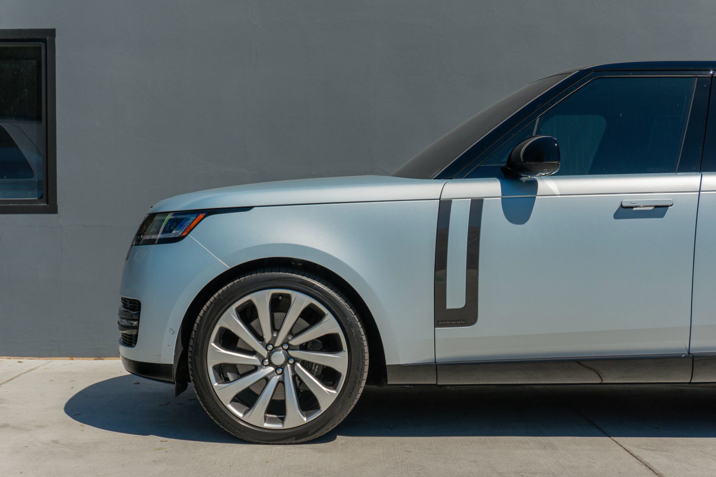 Used 2023 Land Rover Range Rover Autobiography image 19