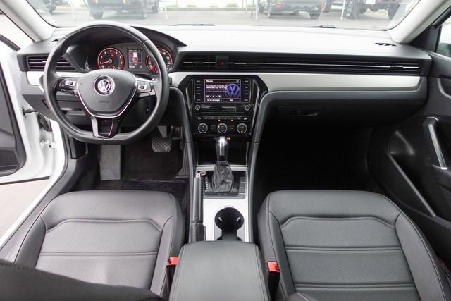 Used 2021 Volkswagen Passat 2.0T SE image 4