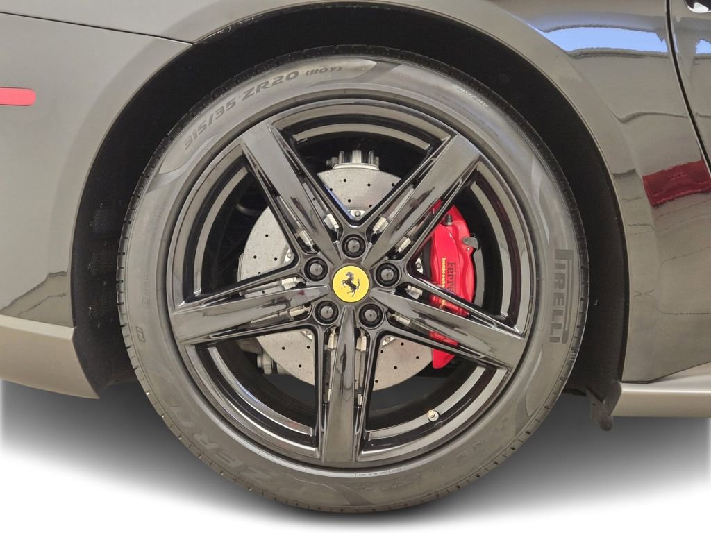 Used 2015 Ferrari F12 Berlinetta image 7
