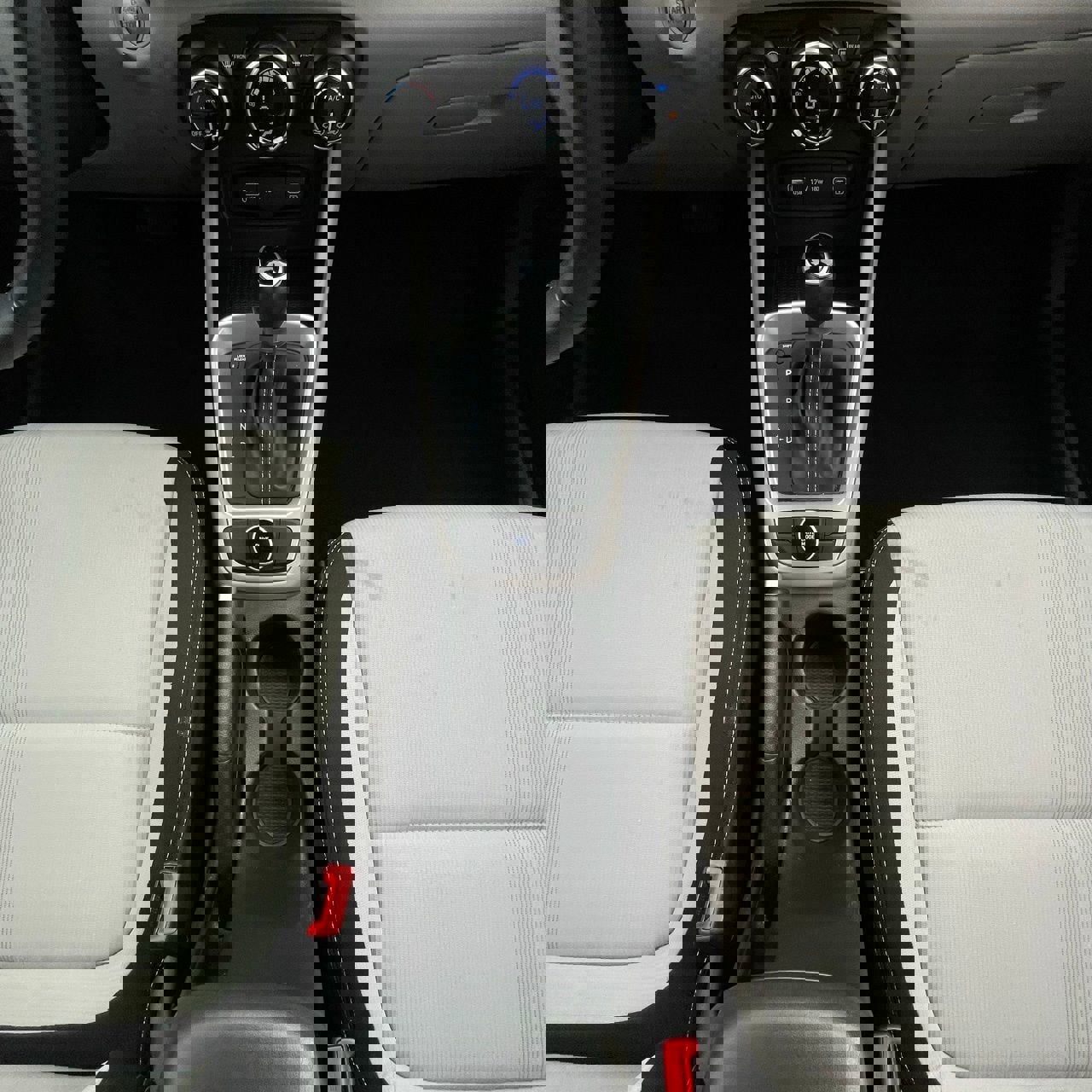 Used 2025 Hyundai Venue SEL FWD image 19