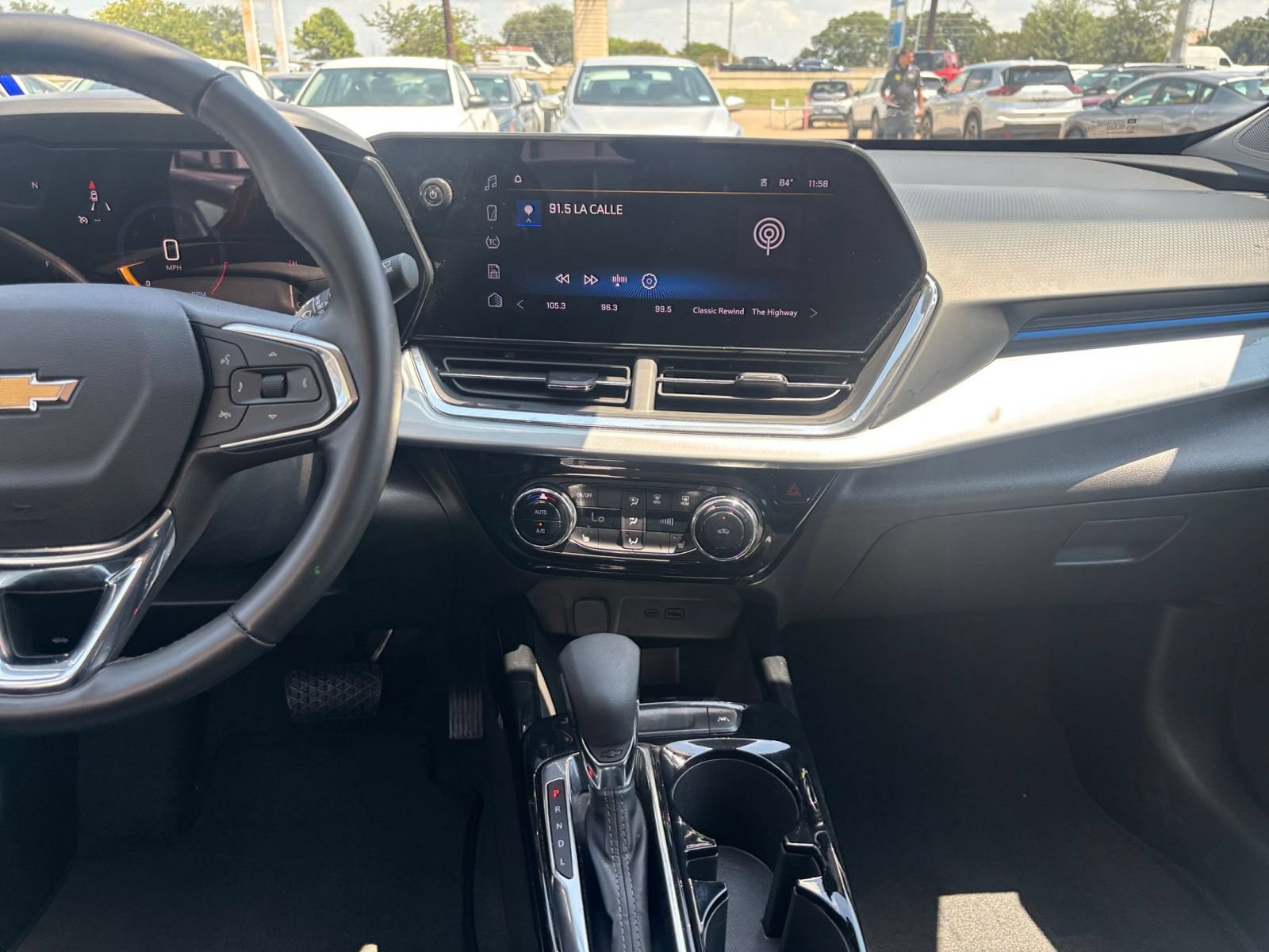 Used 2025 Chevrolet Trax LT w/ LT Convenience Package FWD image 17