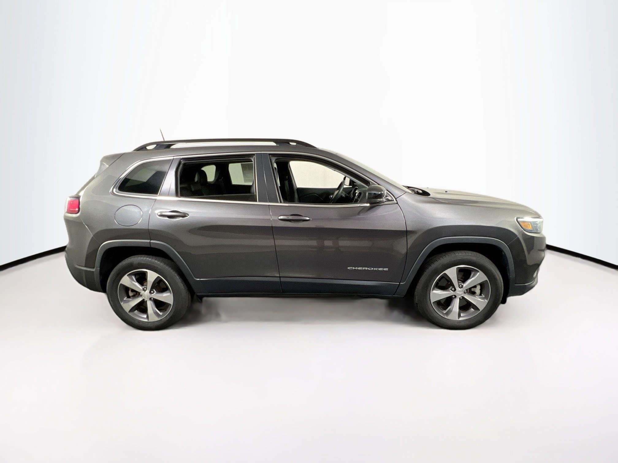 Used 2022 Jeep Cherokee Limited image 4