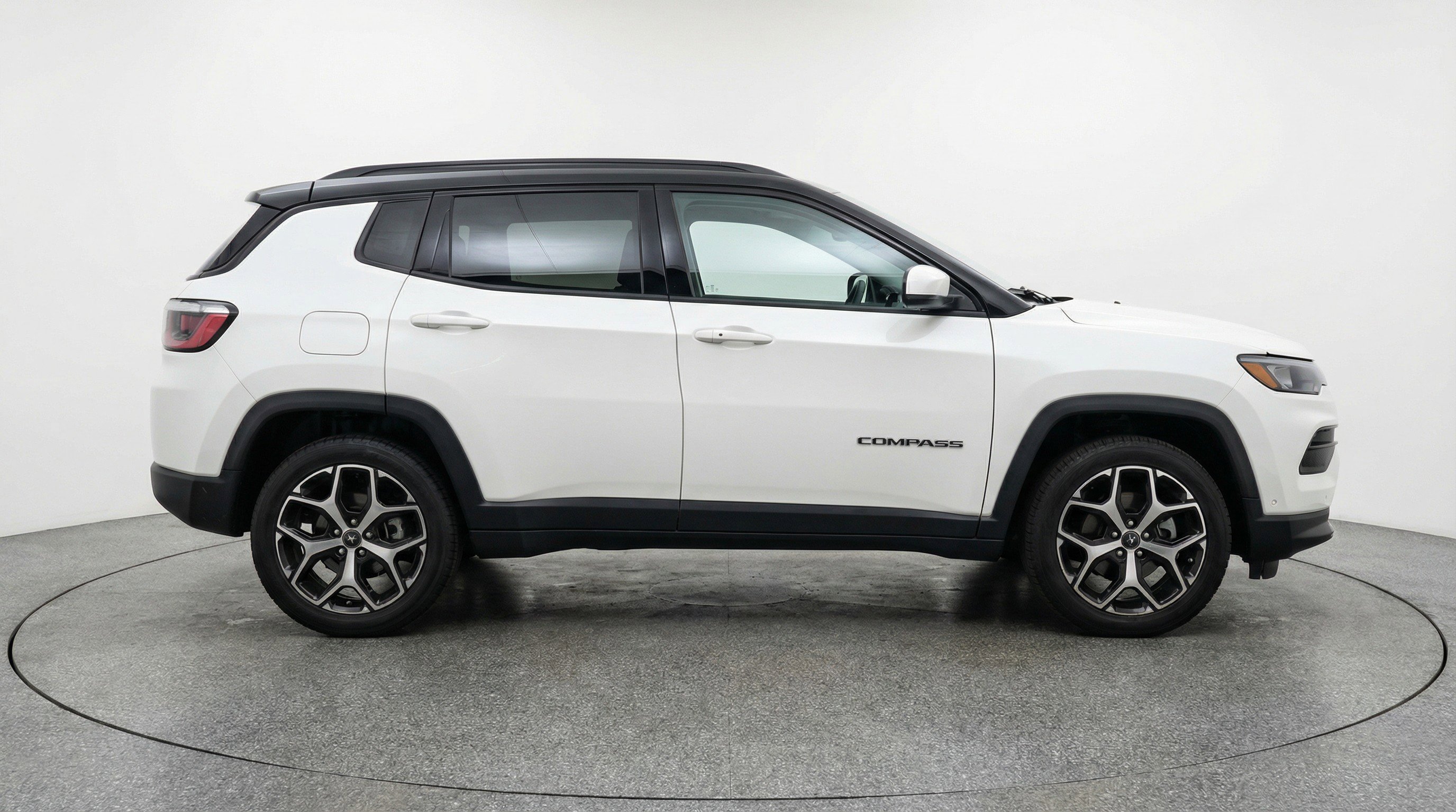 Used 2025 Jeep Compass Limited image 11