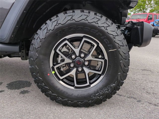 Used 2024 Jeep Wrangler Unlimited Rubicon w/ Technology Group image 11