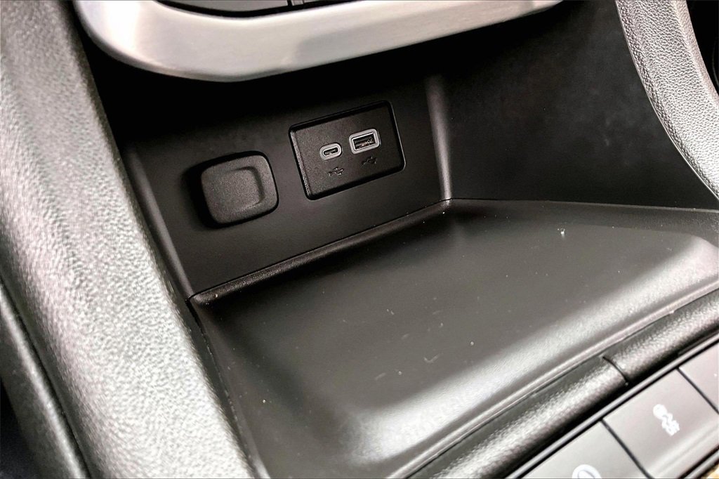 Used 2023 GMC Acadia SLE w/ Driver Convenience Package image 33