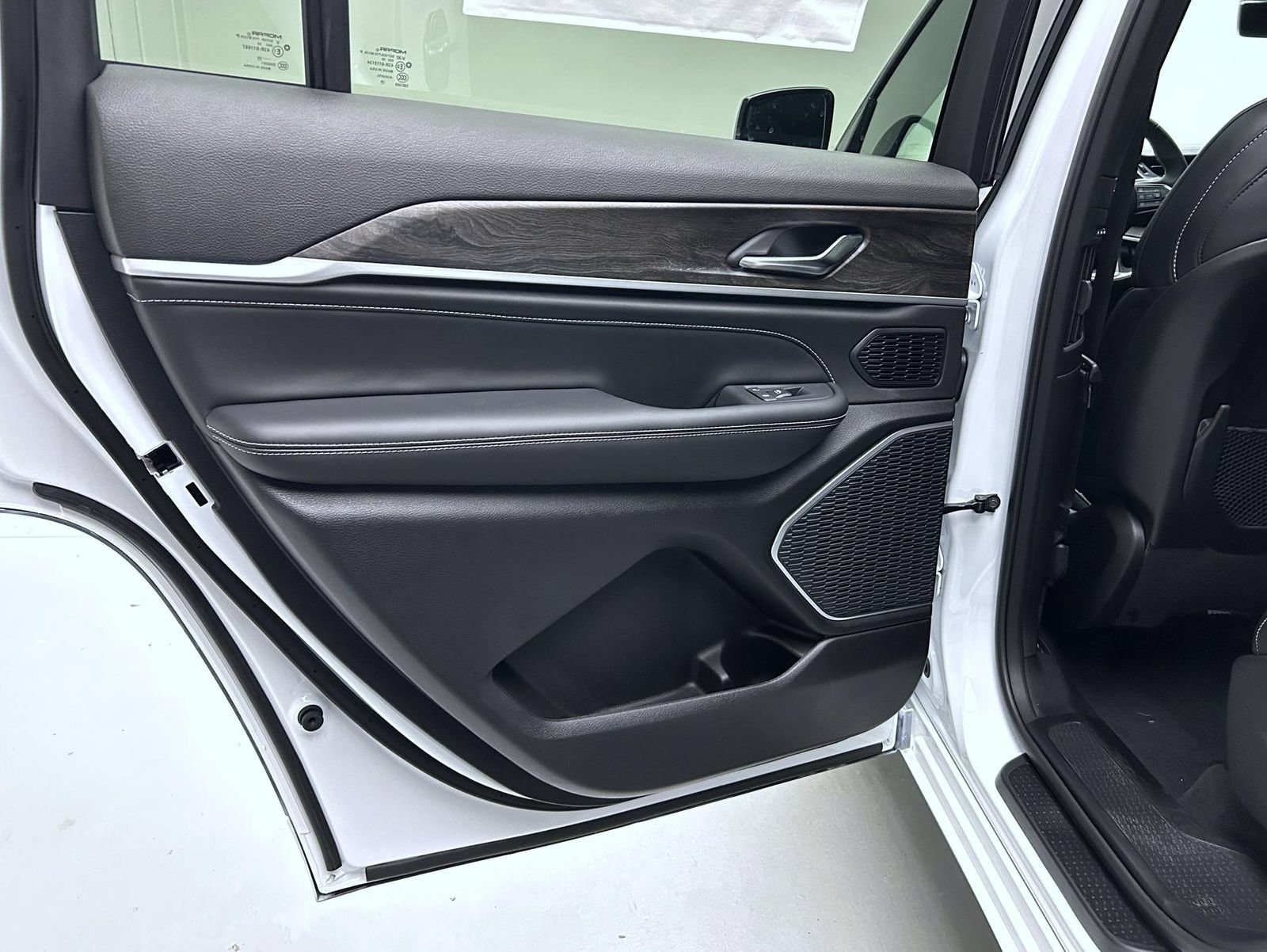 New 2026 Jeep Grand Cherokee L Limited AWD/4WD image 21