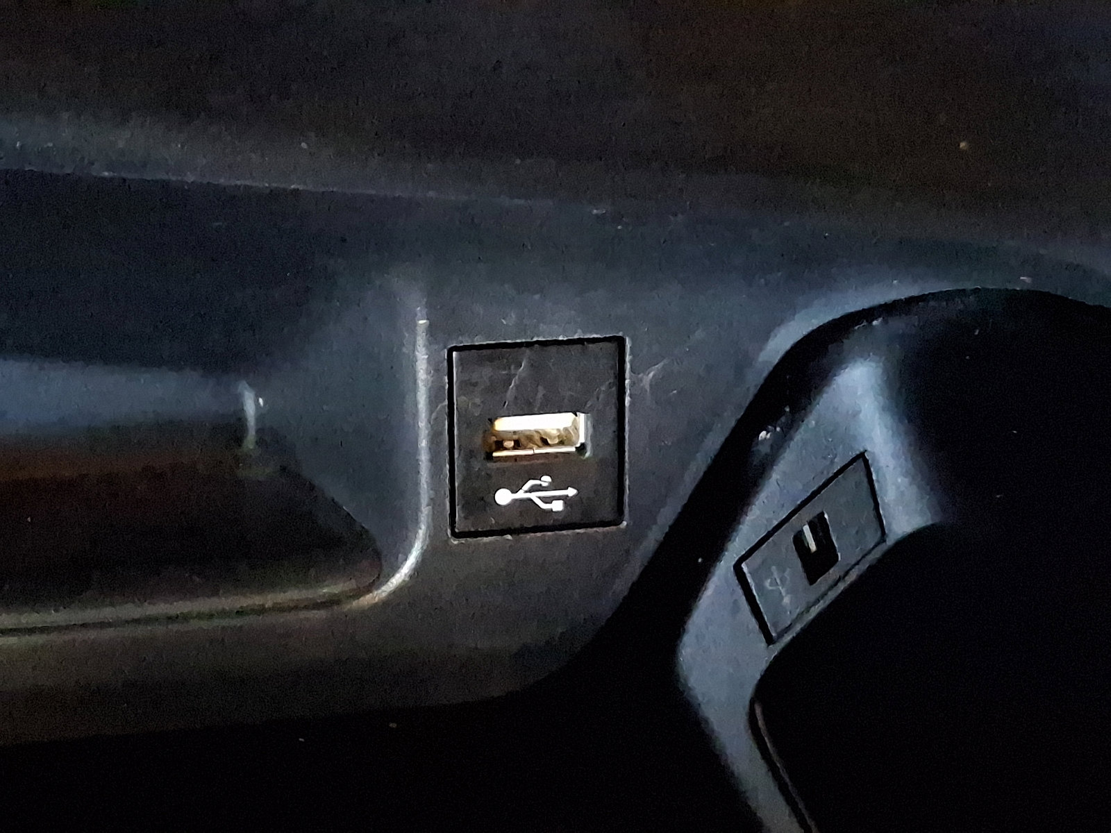 Used 2021 Toyota C-HR XLE image 24