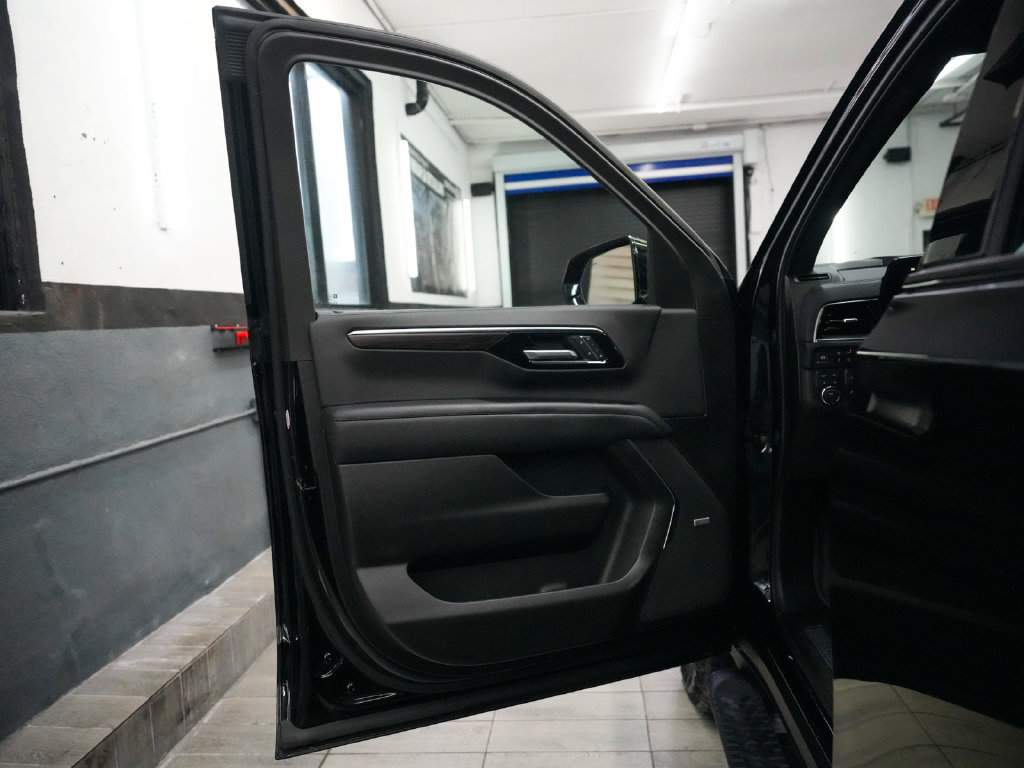 Used 2025 Chevrolet Tahoe Z71 w/ Comfort Package AWD/4WD image 10