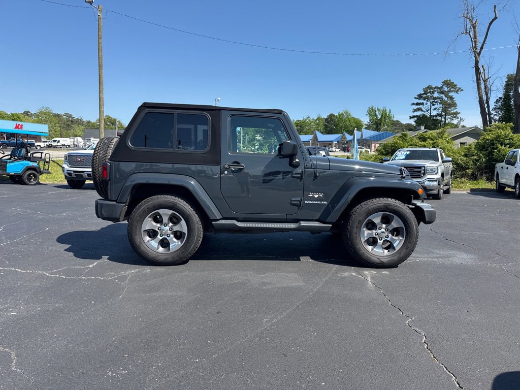 Used 2017 Jeep Wrangler Sahara AWD/4WD image 6