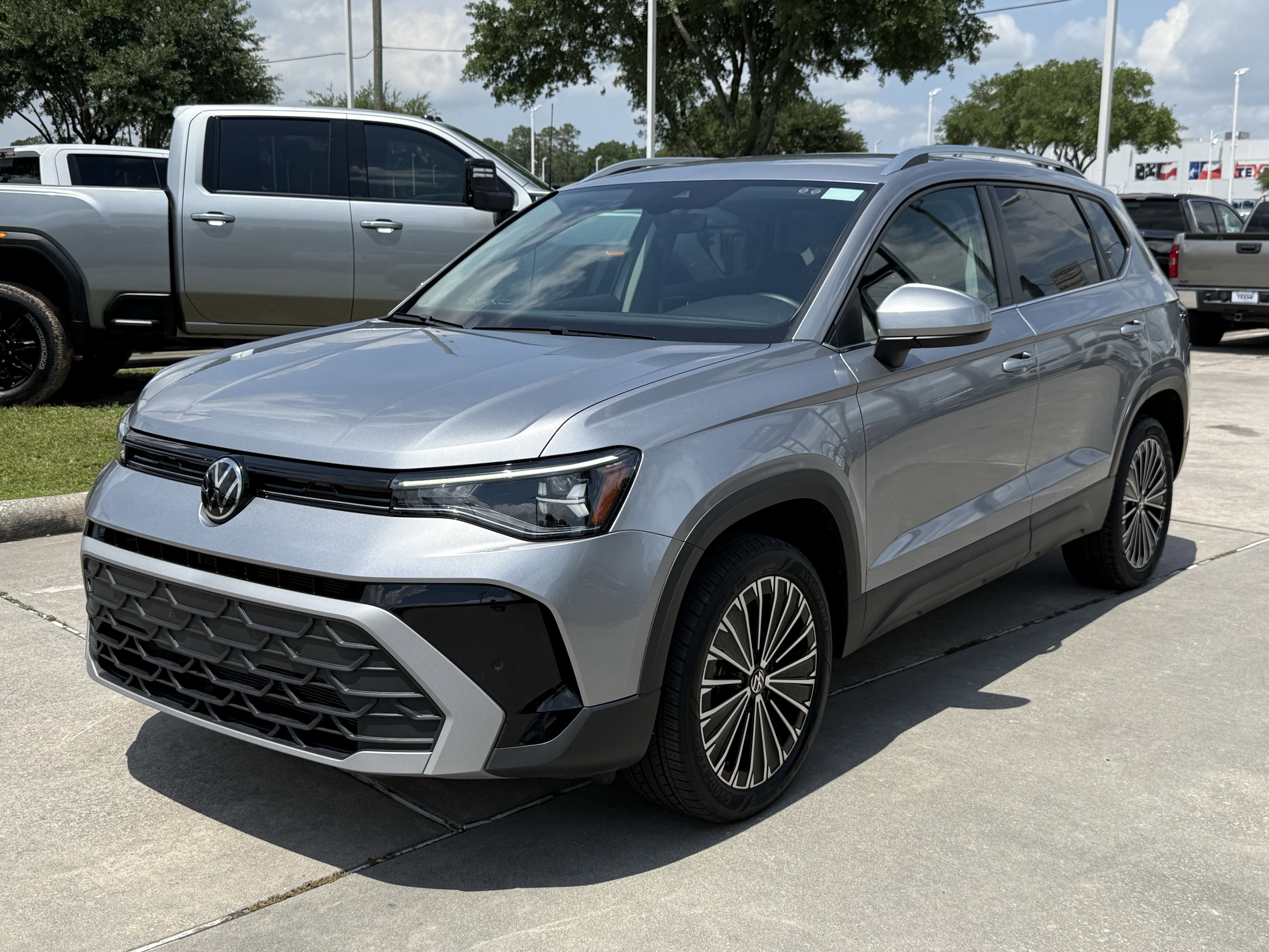 Used 2025 Volkswagen Taos SE FWD image 9