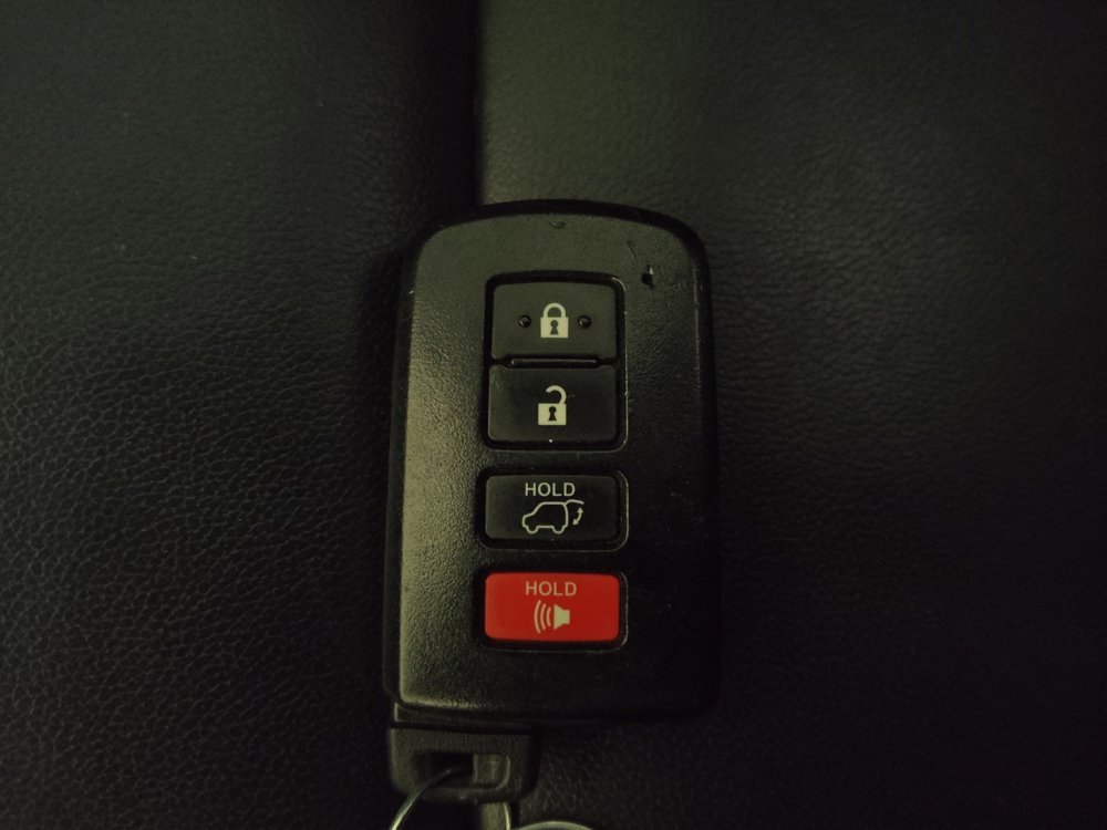 Used 2019 Toyota Highlander XLE FWD image 32