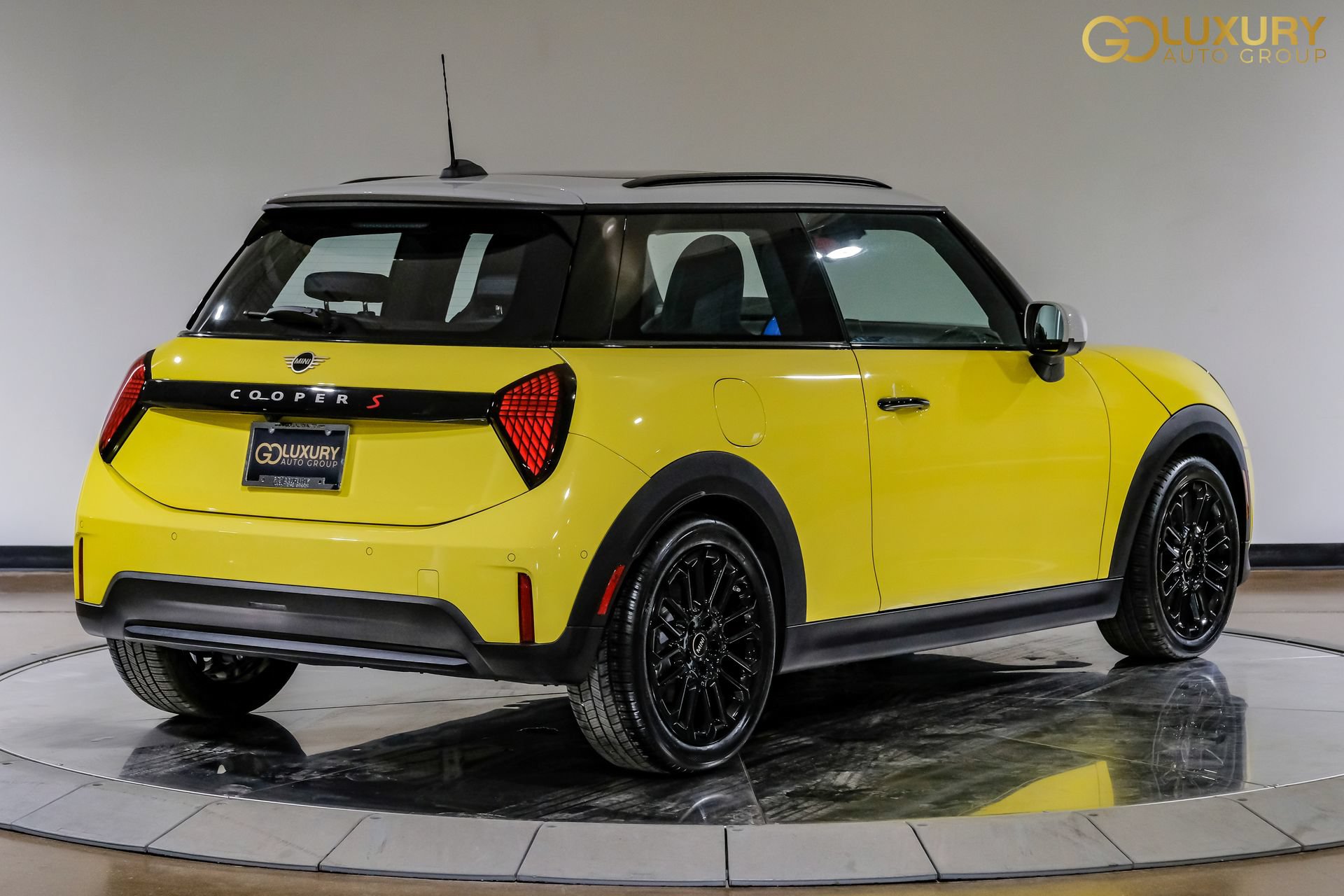 Used 2025 MINI Cooper S FWD image 9